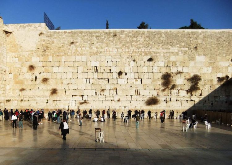 Rabinos instan al público a unirse a las oraciones en el Muro Occidental