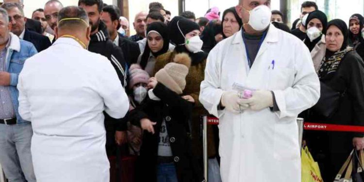 Médicos de Irak bajo asedio mientras combaten el coronavirus
