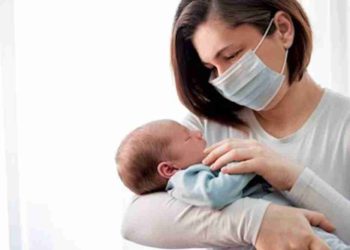 “Evidencia contundente” demuestra que madres pueden transmitir COVID-19 a recién nacidos