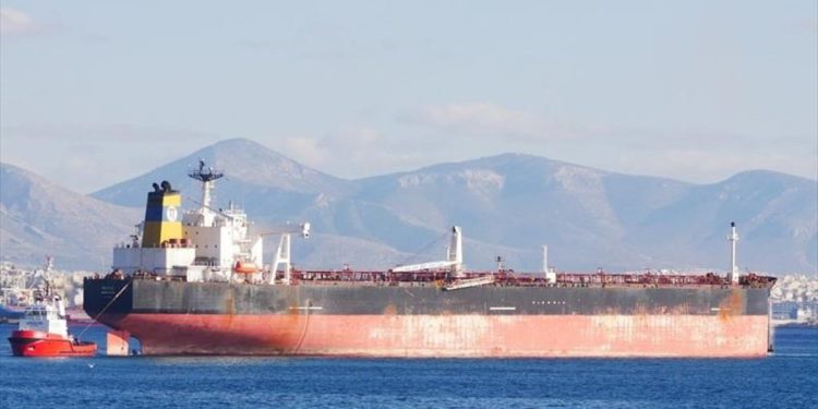 ¿Cómo un petrolero y su tripulación que “desapareció” durante 10 días terminó en Irán?