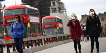 Científicos del Reino Unido: El coronavirus puede estar “aquí para siempre”