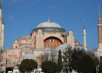 Erdogan convierte la antigua catedral de Santa Sofía en una mezquita