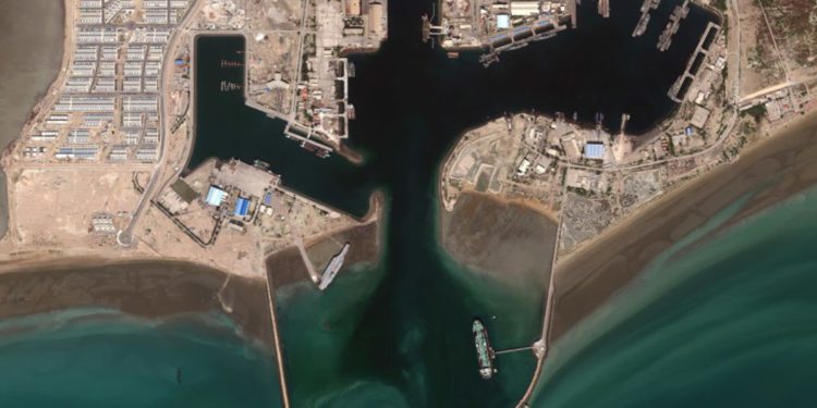 Nuevo satélite de Irán rastrea ejercicios de guerra en el Estrecho de Ormuz