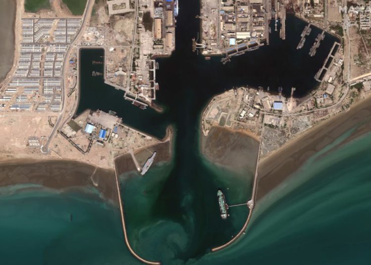 Nuevo satélite de Irán rastrea ejercicios de guerra en el Estrecho de Ormuz