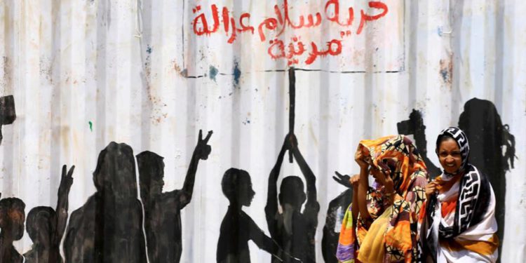 Sudán prohíbe mutilación genital femenina y legaliza el alcohol para los no musulmanes