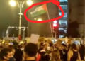 Bandera de la Autoridad Palestina en protesta contra Netanyahu en Israel