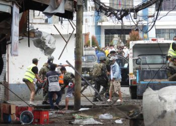 Catorce muertos y decenas de heridos en doble atentado en Filipinas