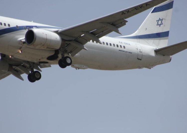 Avión israelí se dirige a los EAU equipado con sistema de protección contra misiles
