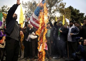 Irán pide la destrucción de Estados Unidos para “salvar al mundo”