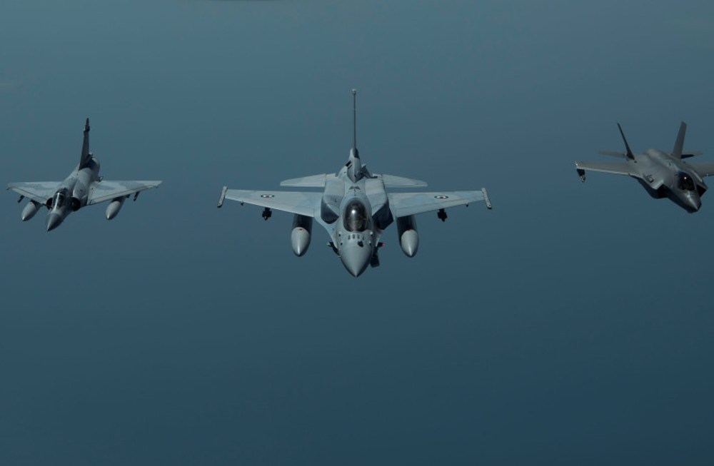 Emiratos Árabes Unidos envía cazas F-16 a Creta para simulacros conjuntos con Grecia