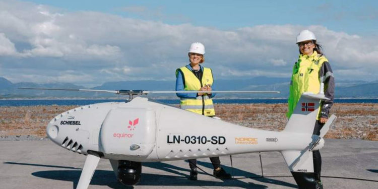 Por primera vez: Dron lleva carga a plataforma petrolera en alta mar