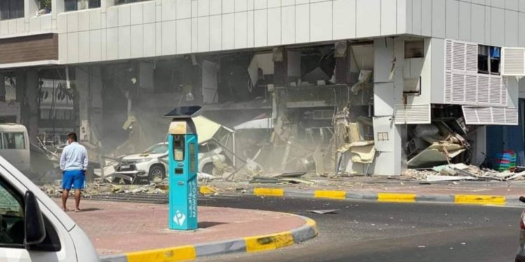 Explosiones en Emiratos Árabes Unidos dejan tres muertos y múltiples heridos