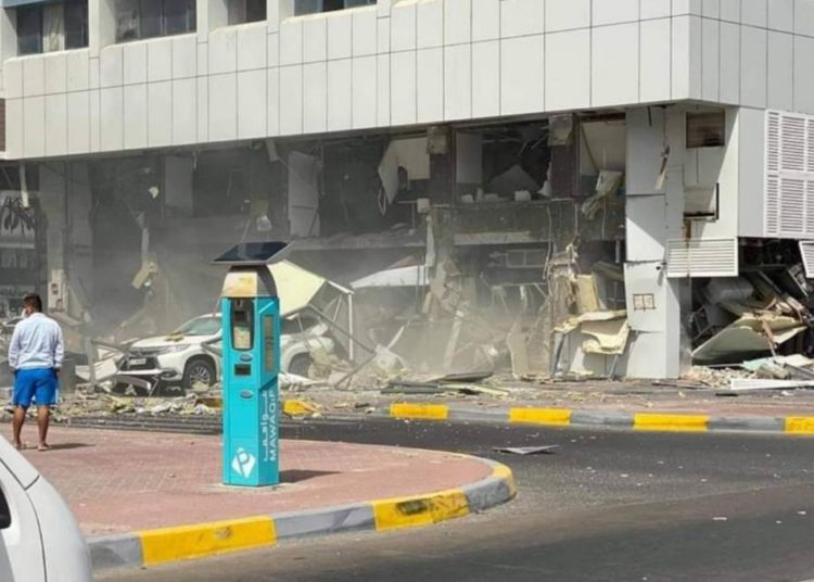 Explosiones en Emiratos Árabes Unidos dejan tres muertos y múltiples heridos