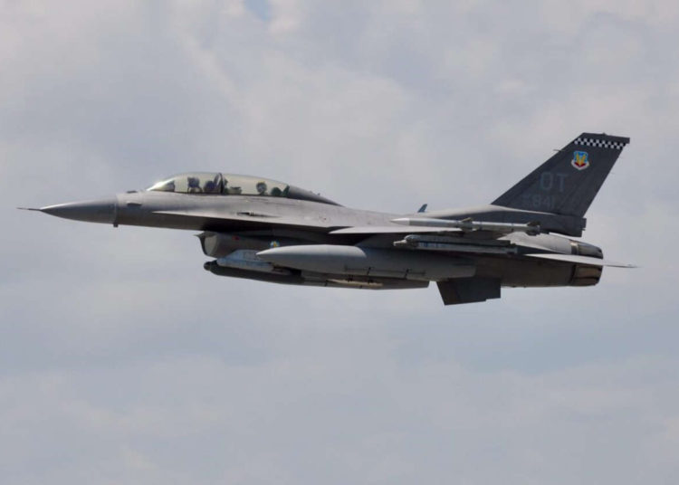 F-16 Fighting Falcon de EE.UU. realizó primer vuelo operativo con nuevo sistema de sensores