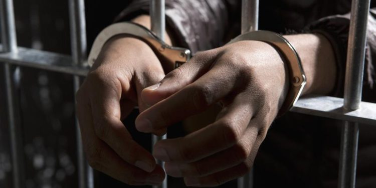 Iraní sentenciado a nueve años de cárcel por decapitar a su hija de 14 años