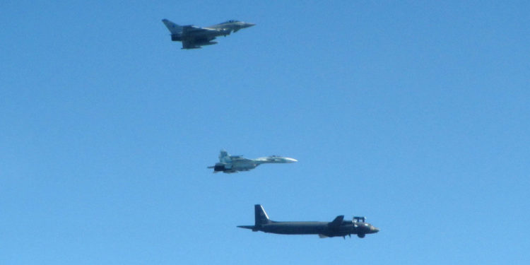 Typhoon de la Real Fuerza Aérea interceptan avión militar de Rusia