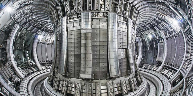 La construcción del primer reactor de fusión nuclear del mundo