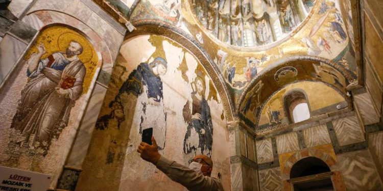 Turquía convierte otro museo y antigua iglesia en una mezquita