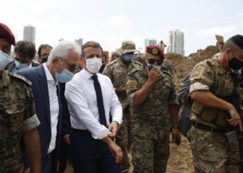 Macron advierte que Líbano corre el riesgo de volver a una guerra civil