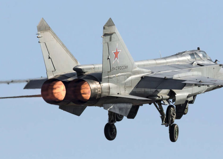 MiG-31 de Rusia intercept avión espía noruego sobre el Mar de Barents