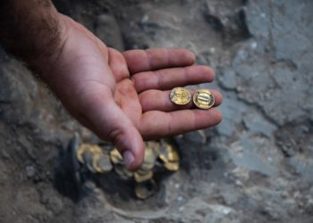 Alijo de monedas islámicas de oro de hace 1.100 años halladas en Israel