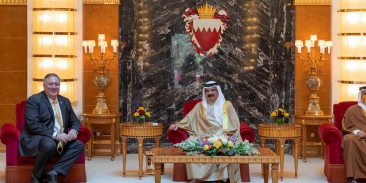 Pompeo discute sobre la unidad del Golfo y la estabilidad regional con los líderes de Bahrein