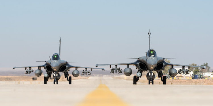 La India utiliza llegada de nuevos aviones de combate Rafale para advertir a China