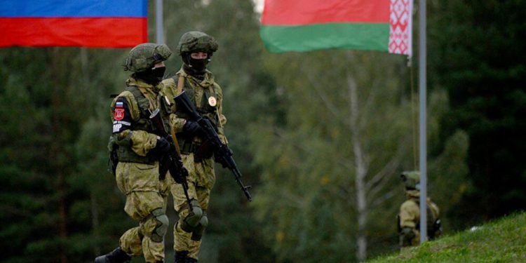 Rusia prepara tropas para su despliegue en Bielorrusia