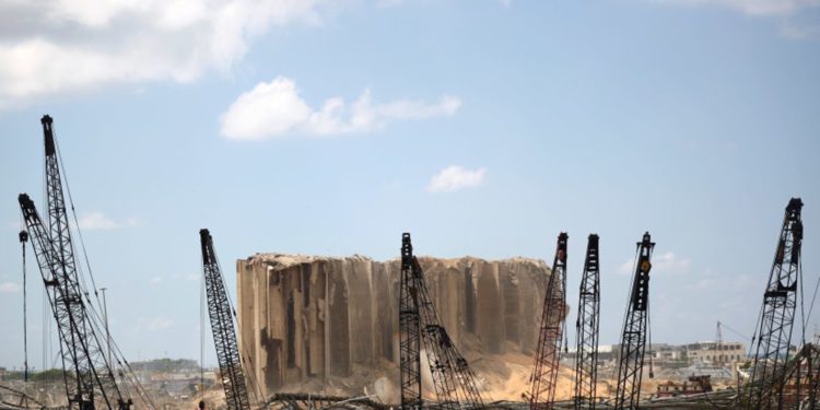 Kuwait reconstruirá el único almacén de cereales de Líbano luego de la explosión en Beirut