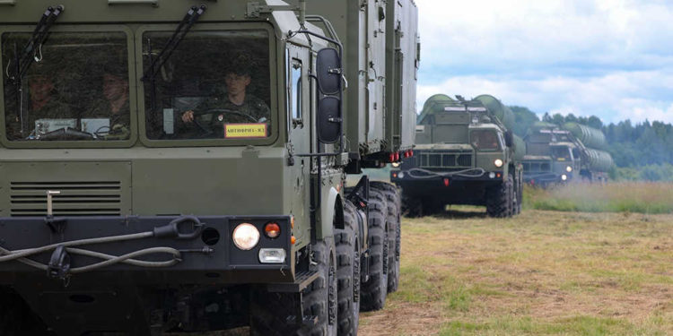 Bielorrusia y Rusia firman acuerdo para suministro de sistemas avanzados de defensa aérea
