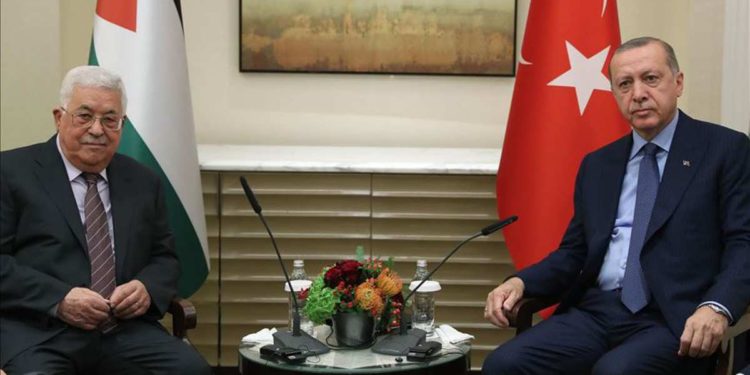 Erdogan a Abbas: Turquía se opone a la normalización entre Israel y EAU