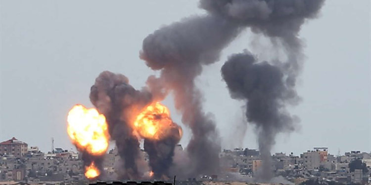 Israel ataca fábrica de armas de Hamas en respuesta a ráfaga de cohetes