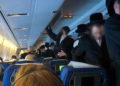Decenas de judíos haredim atrapados en un avión en Kiev