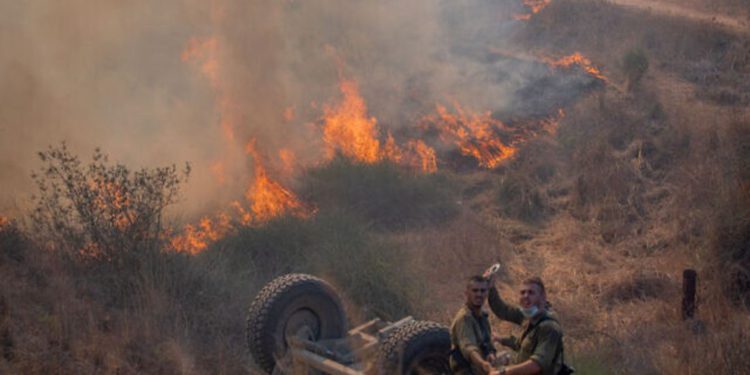 Globos incendiarios lanzados desde Gaza provocaron 29 incendios en Israel