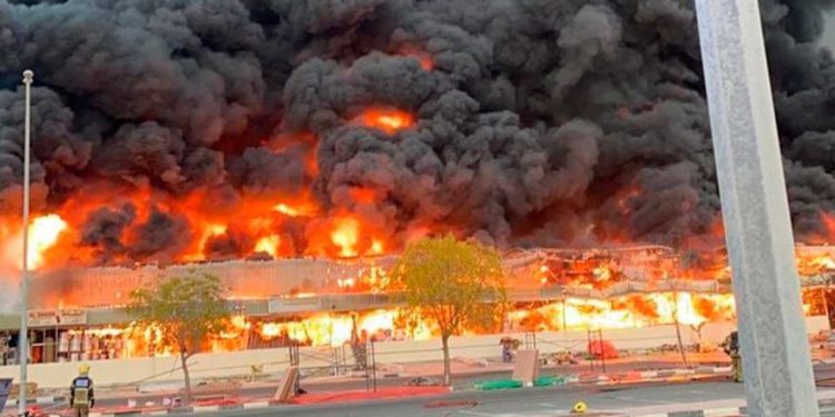Gran incendio reportado en mercado iraní de Emiratos Árabes Unidos