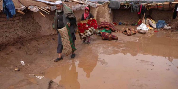 Inundaciones causadas por lluvias torrenciales dejan más de 160 muertos en Afganistán