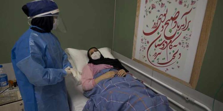 Una persona muere de coronavirus cada siete minutos en Irán