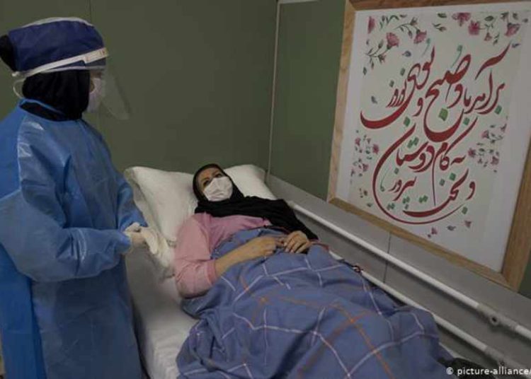 Una persona muere de coronavirus cada siete minutos en Irán