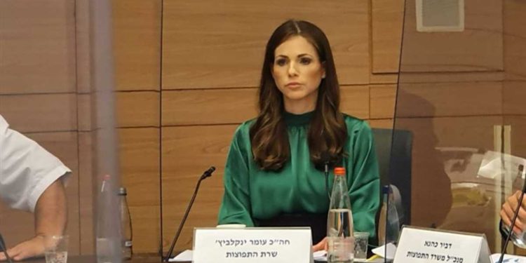 Ministra israelí se une a la comunidad judía de EAU en ceremonia virtual