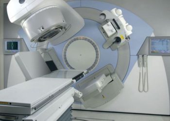 Médicos israelíes emplean la radioterapia para el tratamiento contra la COVID-19