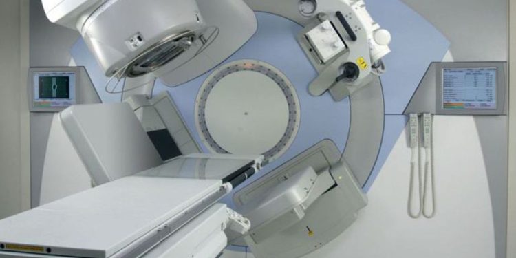 Médicos israelíes emplean la radioterapia para el tratamiento contra la COVID-19