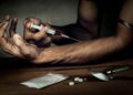 Científico israelí promueve tratamiento para personas con sobredosis de heroína
