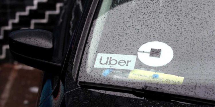 Pasajero de Uber en Australia deja el auto al ver que su conductor era judío