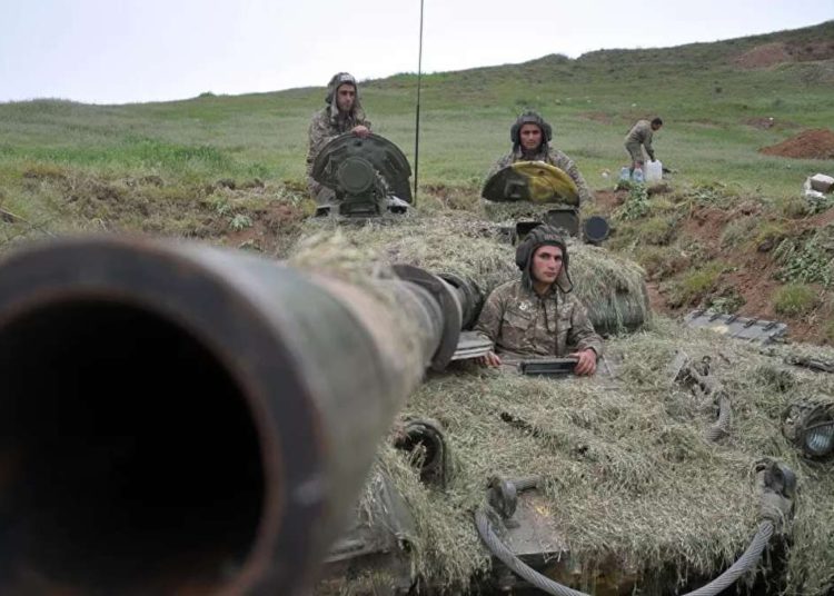 Armenia y Azerbaiyán se acusan mutuamente de iniciar bombardeos fronterizos