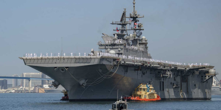 Buque de asalto anfibio más nuevo de la Marina de EE. UU. llega a San Diego