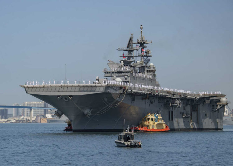 Buque de asalto anfibio más nuevo de la Marina de EE. UU. llega a San Diego