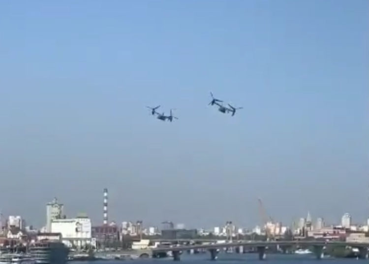 Dos CV-22 de la Fuerza Aérea de EE.UU. sobrevuelan a baja altura sobre Kiev