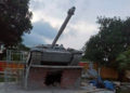 El tanque de batalla T-90 hecho de hormigón erigido en Vietnam