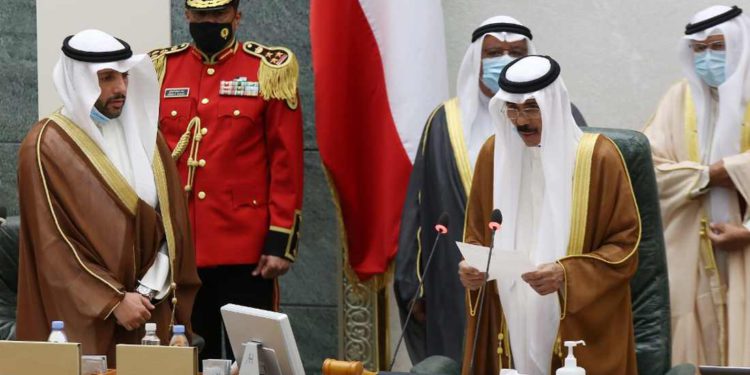 Nawaf al Ahmad Al Sabah jura como nuevo emir de Kuwait