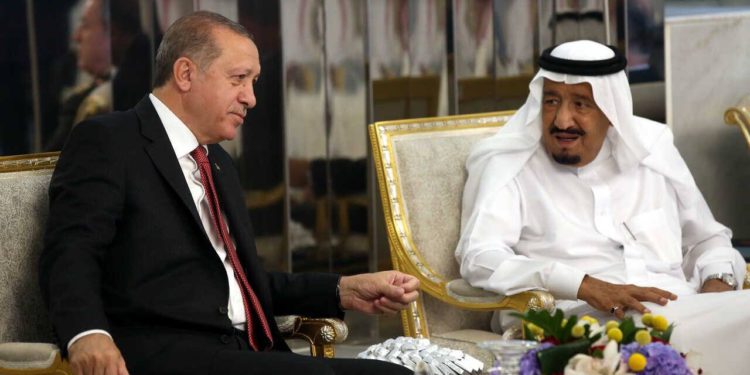 Arabia Saudita impone embargo comercial a Turquía